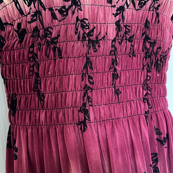 Romantic SiNi Strapless Lightweight Dress - Picture 2 of 4